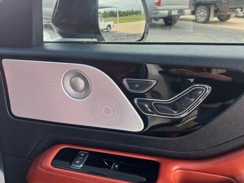 Used 2025 Lincoln Aviator Reserve w/ Equipment Group 201A AWD/4WD image 12