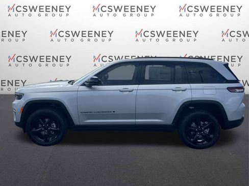 New 2025 Jeep Grand Cherokee Altitude AWD/4WD image 6