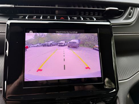 Used 2025 Jeep Grand Cherokee Laredo w/ Luxury Tech Group I AWD/4WD image 8