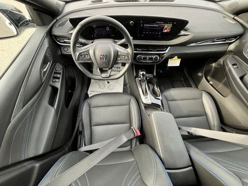 Used 2025 Buick Envista Sport Touring image 23