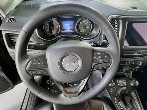 Used 2022 Jeep Cherokee Trailhawk AWD/4WD image 11