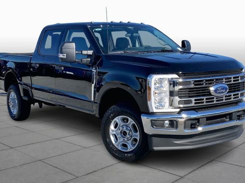 Used 2026 Ford F250 XLT w/ FX4 Off-Road Package image 3