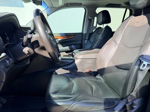 Used 2016 Cadillac Escalade Luxury AWD/4WD image 12