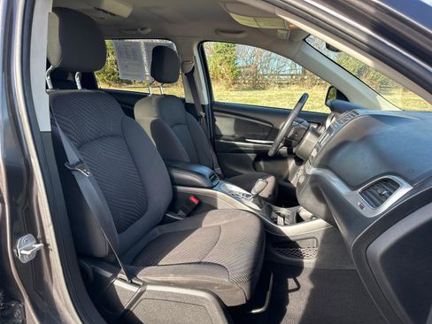 Used 2018 Dodge Journey SE w/ Popular Equipment Group image 25