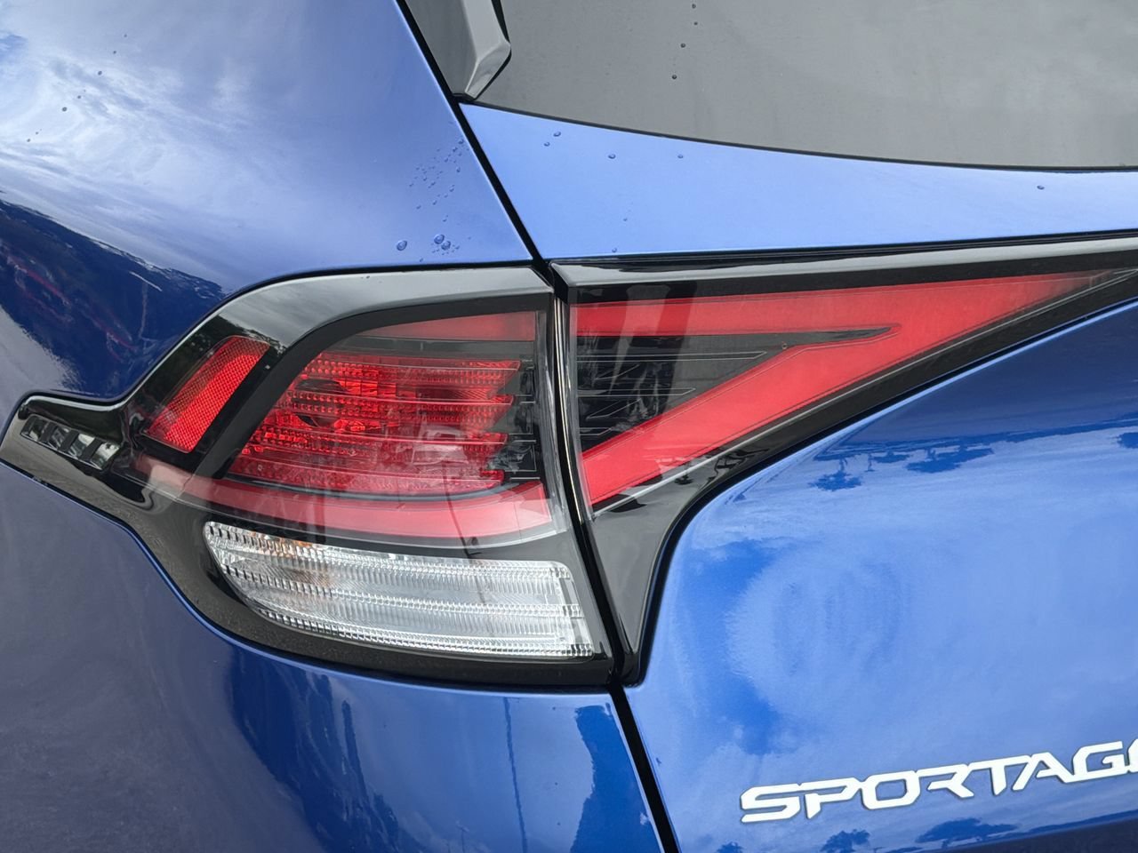 Used 2023 Kia Sportage EX FWD image 7