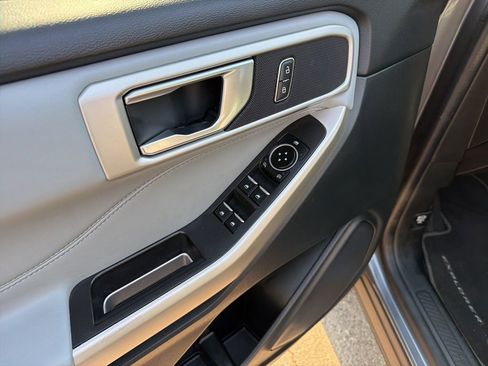 Used 2022 Ford Explorer XLT w/ Equipment Group 202A image 14