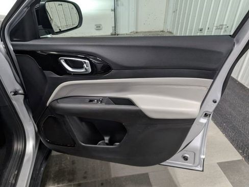 Used 2025 Jeep Compass Limited AWD/4WD image 26