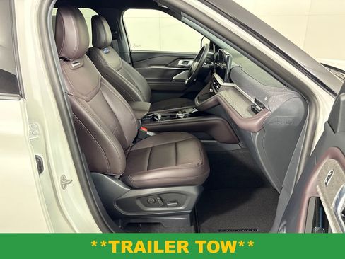 New 2026 Ford Explorer Platinum image 5