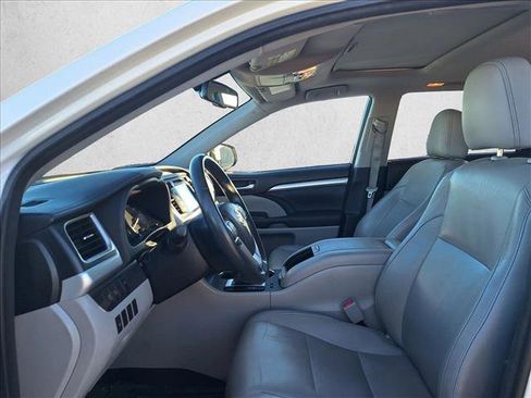 Used 2014 Toyota Highlander XLE image 10