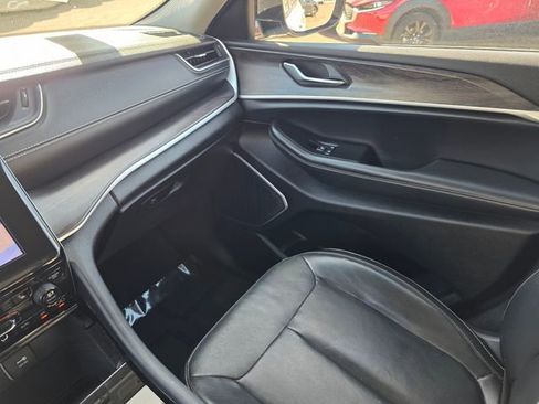 Used 2022 Jeep Grand Cherokee L Limited image 37