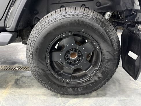 Used 2018 Jeep Wrangler Unlimited Sahara w/ Uconnect 4C Nav & Sound Group AWD/4WD image 28