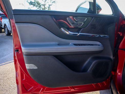 Used 2022 Lincoln Corsair FWD image 19