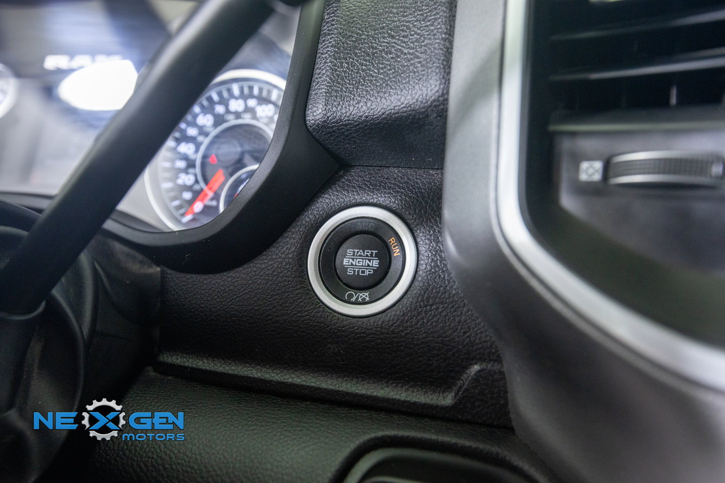 Used 2024 RAM 2500 Big Horn w/ Night Edition AWD/4WD image 23