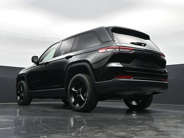 Used 2023 Jeep Grand Cherokee Limited w/ Black Appearance Package AWD/4WD image 50