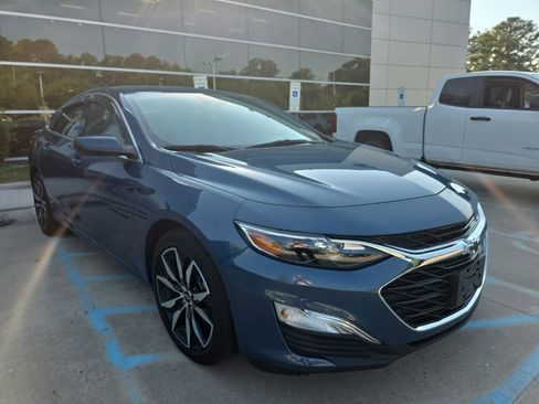 Used 2025 Chevrolet Malibu RS FWD image 2
