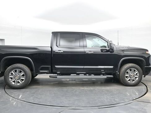 Used 2026 Chevrolet Silverado 2500 High Country w/ Technology Package AWD/4WD image 15