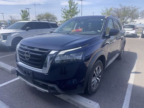 Used 2023 Nissan Pathfinder SL image 2