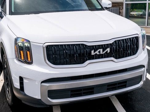 Used 2024 Kia Telluride EX w/ EX Captain's Chair Package FWD image 5