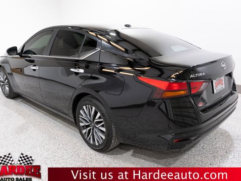 Used 2024 Nissan Altima 2.5 SV FWD image 3