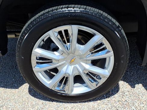 Used 2025 Chevrolet Silverado 1500 High Country w/ High Country Premium Package AWD/4WD image 12