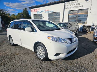 Used 2017 Toyota Sienna LE