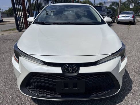 Used 2021 Toyota Corolla LE FWD image 2