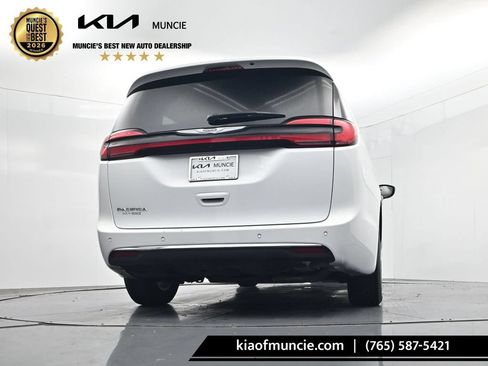 Used 2025 Chrysler Pacifica Select FWD image 39