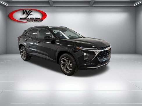 New 2026 Chevrolet Trax LT w/ Driver Confidence Package FWD image 3