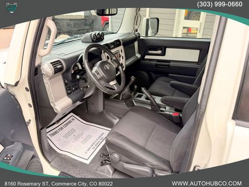 Used 2013 Toyota FJ Cruiser 4WD w/ Upgrade Pkg image 9