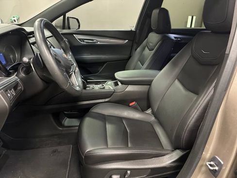 Certified 2023 Cadillac XT5 Luxury FWD image 9