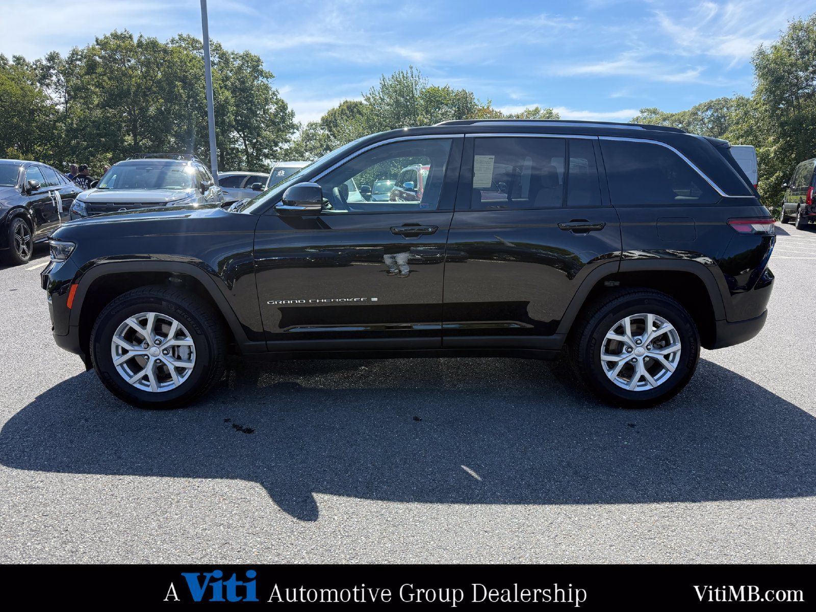 Used 2023 Jeep Grand Cherokee Limited AWD/4WD image 5