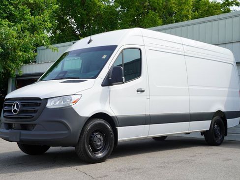 Used 2025 Mercedes-Benz Sprinter 2500 image 4