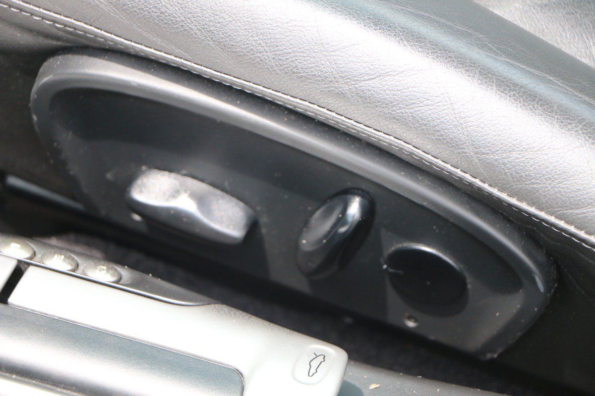 Used 2000 Porsche 911 Cabriolet image 19