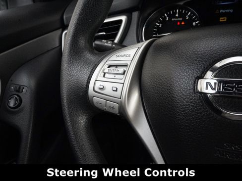 Used 2014 Nissan Rogue SV image 21