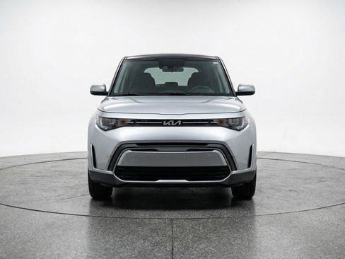 Used 2025 Kia Soul LX w/ LX Technology Package FWD image 2