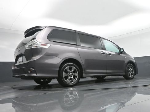 Used 2020 Toyota Sienna SE Premium image 70