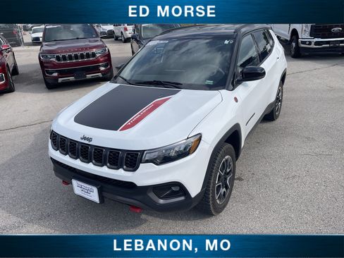 Used 2025 Jeep Compass Trailhawk AWD/4WD image 19