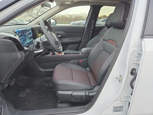 New 2026 Nissan Kicks SR w/ SR Premium Package FWD image 10