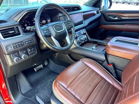 Used 2023 GMC Yukon Denali Ultimate image 11