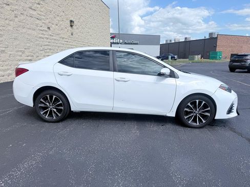 Used 2017 Toyota Corolla SE w/ SE Premium Package FWD image 6