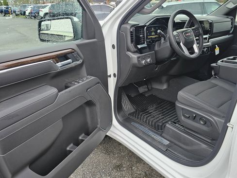 New 2026 GMC Sierra 1500 SLE w/ Preferred Package image 19