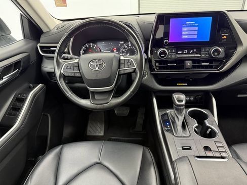 Used 2023 Toyota Highlander XLE image 31