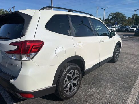 Used 2019 Subaru Forester Premium AWD/4WD image 5