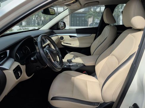 Used 2019 INFINITI QX50 Essential w/ Premium Heat Package FWD image 11