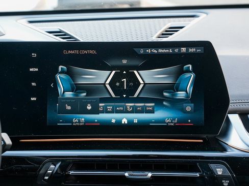 Used 2025 BMW X1 xDrive28i w/ Technology Package image 12