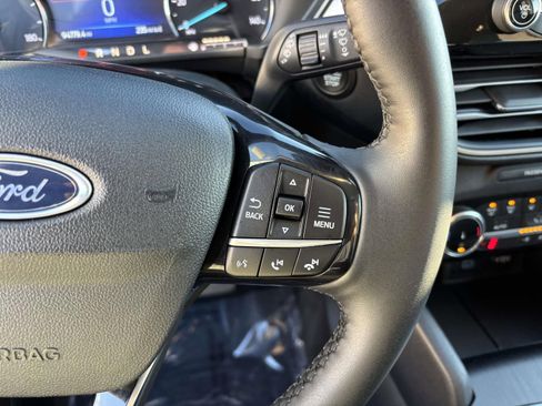 Certified 2022 Ford Escape SE w/ SE Sport Appearance Package image 20