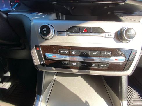 Used 2022 Ford Explorer XLT w/ Equipment Group 202A image 18