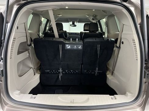 Used 2017 Chrysler Pacifica Touring-L w/ Tire & Wheel Group image 25