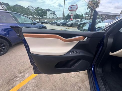 Used 2020 Tesla Model X Long Range AWD/4WD image 6