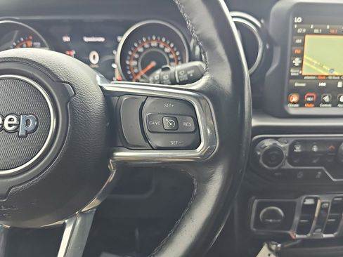 Used 2022 Jeep Wrangler Unlimited Sahara AWD/4WD image 19